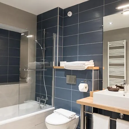 De La Rhune מלון