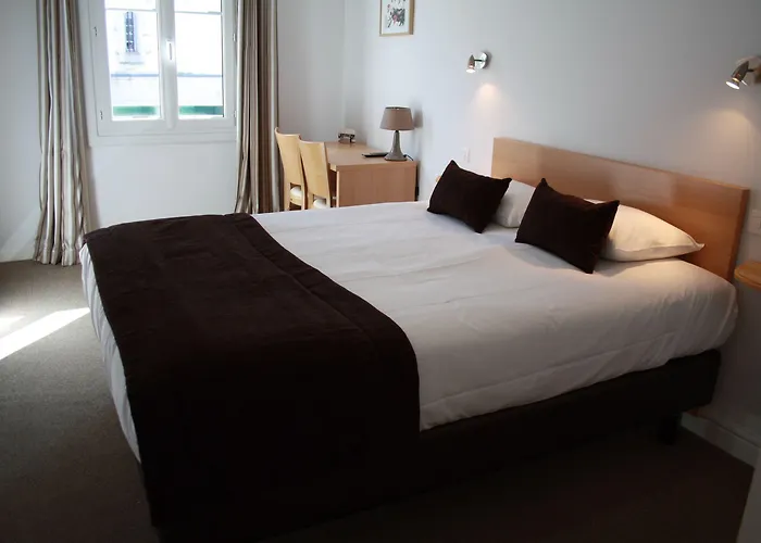 Hotel De La Rhune 3*