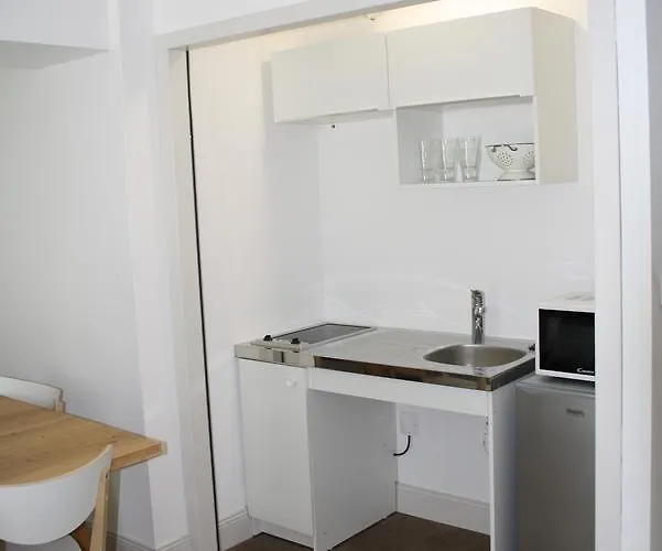 Hotel De La Rhune 3*