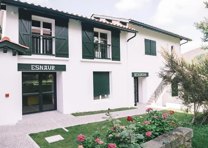 Hotel De La Rhune 3*